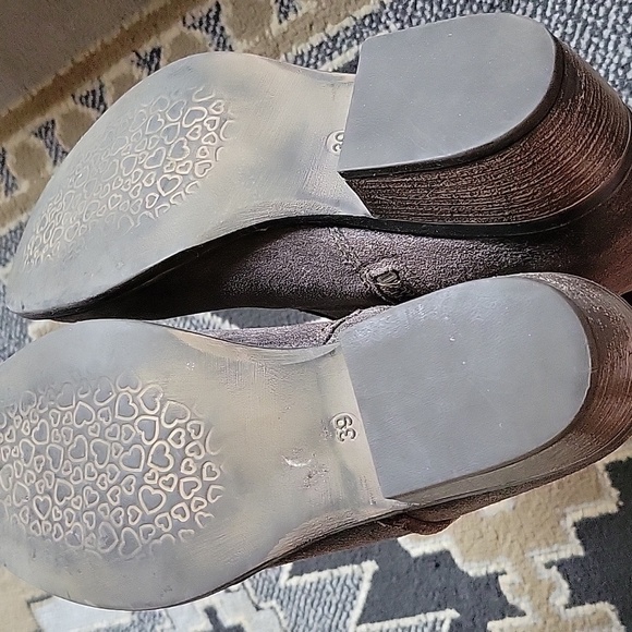 Piure Studded Leather Booties - Picture 5 of 6